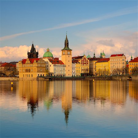 prager schloss - View from Strelecky island on the Novotny footbridge next the Charles Bridge in Prague.HDR Image Photographie de stock - Aubaine LD & Abonnement, Code: 400-07553969