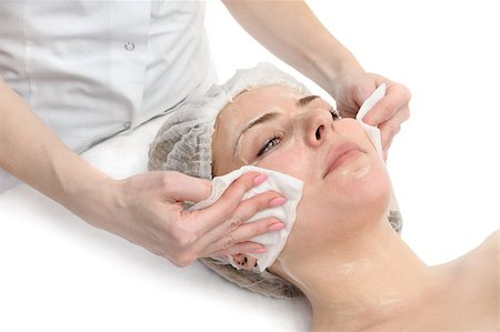 simsearch:400-06131065,k - beauty salon, facial mask wiping, removing with napkins Stockbilder - Microstock & Abonnement, Bildnummer: 400-07567521