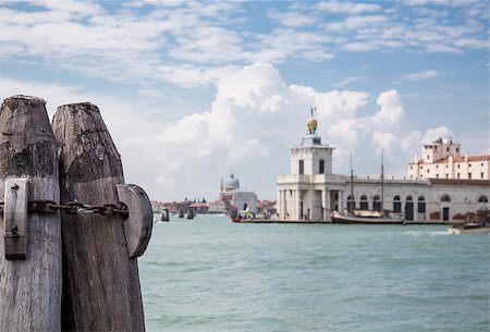 dbvirago (artist) - Old Church along the canals in Venice with old pier in foreground Fotografie stock - Microstock e Abbonamento, Codice: 400-07567566
