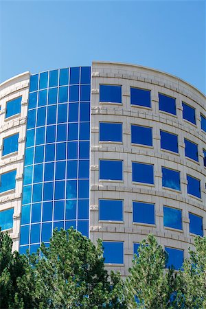 dbvirago (artist) - Blue Windows in curved building reflecting sky and clouds Fotografie stock - Microstock e Abbonamento, Codice: 400-07567661