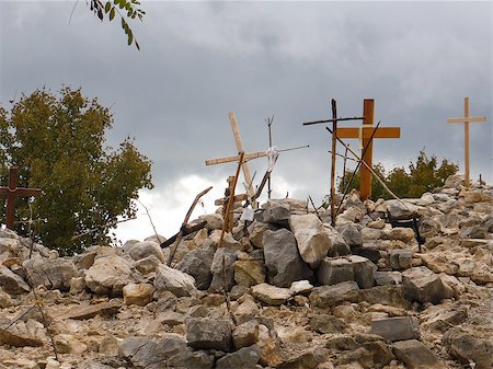 Medjugorje,Bosnia and Herzegovina -  crosses on Krievac mountain in Medjugorje Foto de stock - Royalty-Free Super Valor e Assinatura, Número: 400-07568625