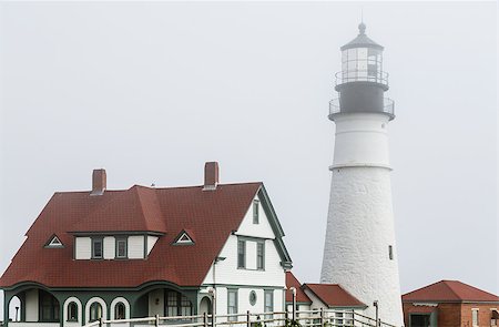 simsearch:6129-09086658,k - The famous Portland Head lighthouse in heavy fog Stockbilder - Microstock & Abonnement, Bildnummer: 400-07568698