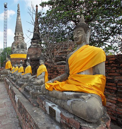 AYUTTHAYA, THAILAND - JANUARY 22, 2011: Buddha statues on temple Wat Yai Chai Mongkon on January 22, 2011 in Ayutthaya, Thailand, Asia Foto de stock - Royalty-Free Super Valor e Assinatura, Número: 400-07568864