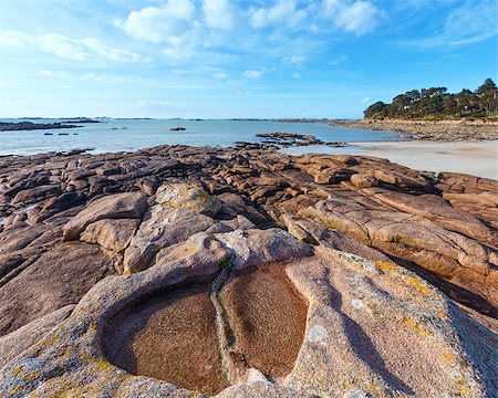 simsearch:400-07825329,k - The Cote de granite rose (or Pink Granite Coast) in Brittany, France. Spring view. Foto de stock - Super Valor sin royalties y Suscripción, Código: 400-07569270