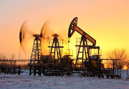 rig oil picture - oil pumps at sunset sky background Stock Photo - Budget Royalty-Free & Subscription, Code: 400-07574588