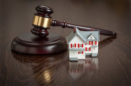 eviction - Gavel and Small Model House on Wooden Table. Stock Photo - Budget Royalty-Free & Subscription, Code: 400-07574805
