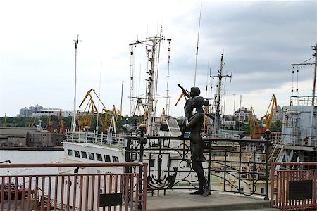 Sculpture "Seaman`s wife" in Odessa seaport, Ukraine Stockbilder - Microstock & Abonnement, Bildnummer: 400-07575948