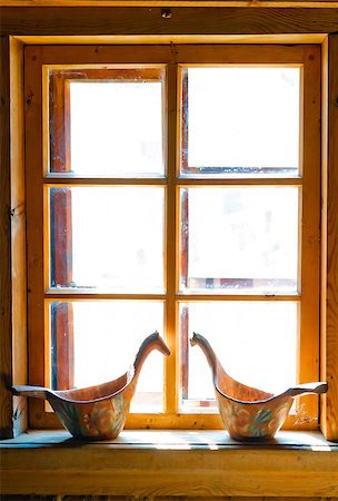 sunlit window Russian huts and carved buckets Photographie de stock - Aubaine LD & Abonnement, Code: 400-07576055