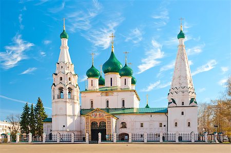 simsearch:400-06409424,k - Beautiful Orthodox church in Yaroslavl on the square Foto de stock - Super Valor sin royalties y Suscripción, Código: 400-07576075