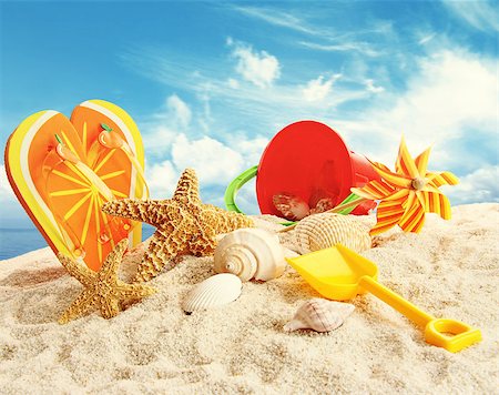 sandralise (artist) - Childs beach toys in the sand Foto de stock - Super Valor sin royalties y Suscripción, Código: 400-07576124
