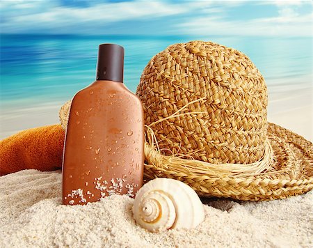 simsearch:400-06203348,k - Straw hat with towel and lotion on the beach Foto de stock - Super Valor sin royalties y Suscripción, Código: 400-07576126