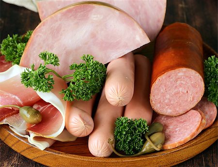 simsearch:400-06063216,k - various kinds of sausages and smoked bacon on the wooden plate Fotografie stock - Microstock e Abbonamento, Codice: 400-07576153