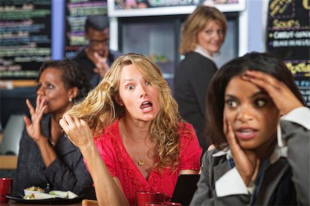 simsearch:400-04591310,k - Emotional woman pulling hair in cafe with embarrassed friend Foto de stock - Super Valor sin royalties y Suscripción, Código: 400-07577388