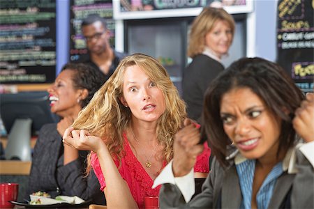 simsearch:400-04591310,k - Annoyed business woman next to loud blond woman Foto de stock - Super Valor sin royalties y Suscripción, Código: 400-07577389