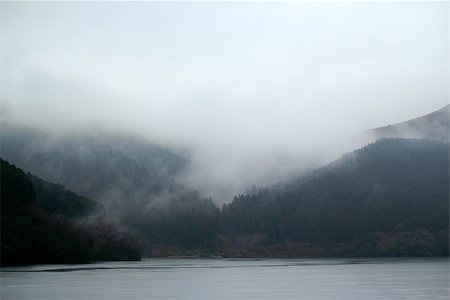 Morning fog over Lake Ashi. Stock Photo - Budget Royalty-Free & Subscription, Code: 400-07577401