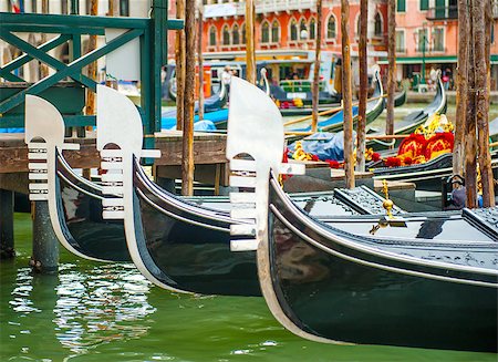 simsearch:400-07667007,k - Gondolas on the Grand Canal in Venice, Italy Photographie de stock - Aubaine LD & Abonnement, Code: 400-07577559