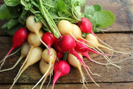 simsearch:400-07422782,k - Fresh red and yellow radishes on wooden background Photographie de stock - Aubaine LD & Abonnement, Code: 400-07577947