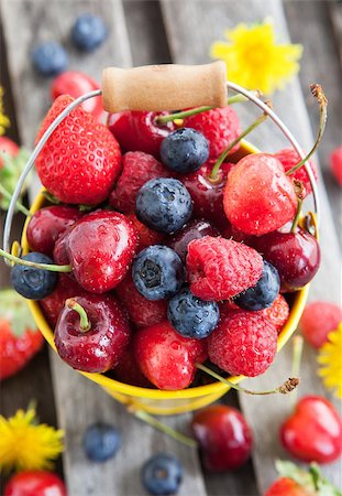 simsearch:400-08672192,k - Fresh cherry, strawberry, blueberry and raspberry in a bucket on wooden table Photographie de stock - Aubaine LD & Abonnement, Code: 400-07578144