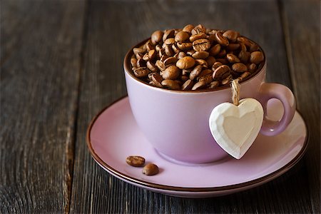 simsearch:400-05371796,k - Roasted coffee beans in a cup on a wooden background. Stock Photo - Budget Royalty-Free & Subscription, Code: 400-07578180