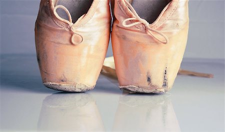 simsearch:400-07660010,k - Old used pink ballet pointe shoes with reflection Stock Photo - Budget Royalty-Free & Subscription, Code: 400-07578949