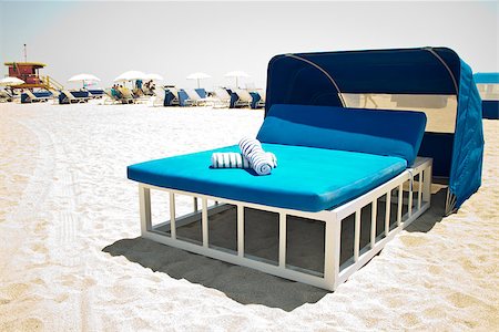 resort outdoor bed - Luxurious beach bed with canopy on a sandy beach Photographie de stock - Aubaine LD & Abonnement, Code: 400-07579053
