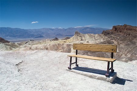 a solitary bench in the death valley national park Photographie de stock - Aubaine LD & Abonnement, Code: 400-07579093