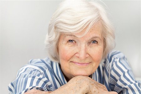 Senior woman portrait, on  grey  background with white hair Fotografie stock - Microstock e Abbonamento, Codice: 400-07579601