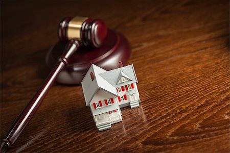 eviction - Gavel and Small Model House on Wooden Table. Stock Photo - Budget Royalty-Free & Subscription, Code: 400-07579712
