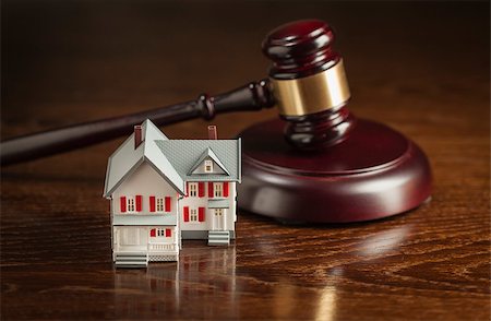 eviction - Gavel and Small Model House on Wooden Table. Stock Photo - Budget Royalty-Free & Subscription, Code: 400-07579713