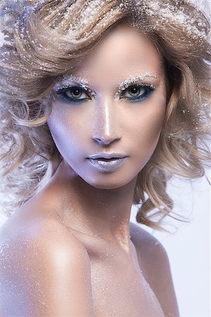 Cute woman with curls posing on winter theme Fotografie stock - Microstock e Abbonamento, Codice: 400-07570508