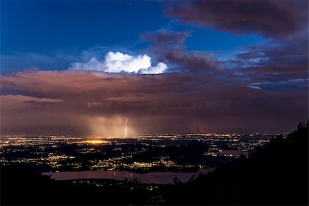 thunderstorm, a spring evening on the plains of Varese Fotografie stock - Microstock e Abbonamento, Codice: 400-07570724