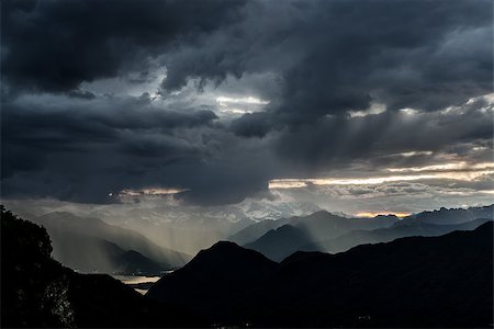 Rain and storm formation over the Maggiore Lake, Varese Fotografie stock - Microstock e Abbonamento, Codice: 400-07570814