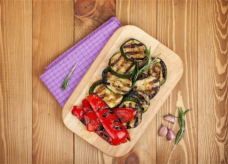 simsearch:400-07625437,k - Grilled vegetables on cutting board over wooden table background. View from above Stock Photo - Budget Royalty-Free & Subscription, Code: 400-07571488