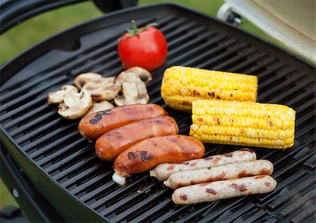 simsearch:400-08250243,k - Grill bbq party with sausages, mushrooms and vegetables Fotografie stock - Microstock e Abbonamento, Codice: 400-07571515