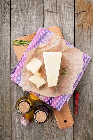 simsearch:400-06919923,k - Parmesan cheese, herbs and spices on wooden table background Stockbilder - Microstock & Abonnement, Bildnummer: 400-07571512