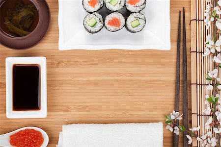 simsearch:400-08072780,k - Japanese food and fresh sakura branch over bamboo table with copy space Stockbilder - Microstock & Abonnement, Bildnummer: 400-07571538