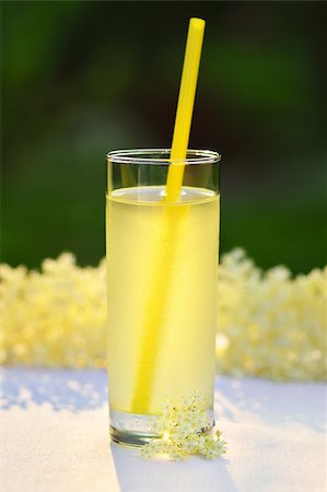 Glass of natural homemade elderflower juice with lemon. Close up of cold summer nonalcoholic drink. Stockbilder - Microstock & Abonnement, Bildnummer: 400-07571629