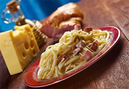 simsearch:614-06720033,k - Sicilian homemade   pasta  - delizioso Spaghetti Carbonara with ham Photographie de stock - Aubaine LD & Abonnement, Code: 400-07572064