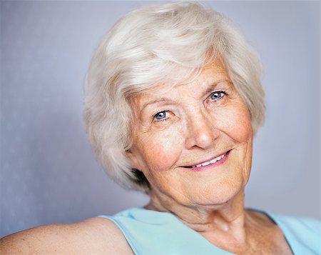 Senior lady looking relaxed at camera Fotografie stock - Microstock e Abbonamento, Codice: 400-07580450