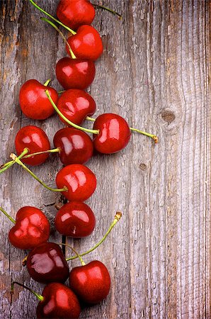 simsearch:400-08020671,k - Red Ripe Sweet Cherries In a Row on Rustic Wooden background Stock Photo - Budget Royalty-Free & Subscription, Code: 400-07580487