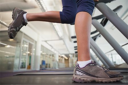 simsearch:400-07688341,k - Fit woman running on the treadmill at the gym Stock Photo - Budget Royalty-Free & Subscription, Code: 400-07582953