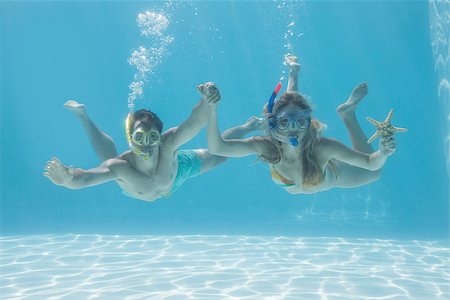 simsearch:400-07583483,k - Cute couple underwater in the swimming pool with snorkel and starfish on their holidays Foto de stock - Royalty-Free Super Valor e Assinatura, Número: 400-07583466