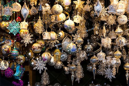 Christmas market at Rathausplatz, Vienna, Austria Stock Photo - Budget Royalty-Free & Subscription, Code: 400-07615024