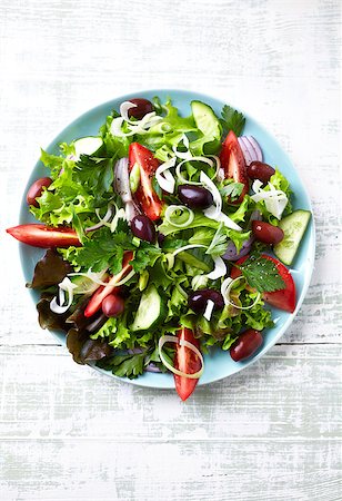 simsearch:400-06391350,k - Mediterranean-Style Salad Photographie de stock - Aubaine LD & Abonnement, Code: 400-07615397