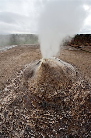 simsearch:632-06030061,k - Fumarole in the geothermal area Hveravellir, central Iceland. The area around is layered and cracked. Photographie de stock - Aubaine LD & Abonnement, Code: 400-07616860