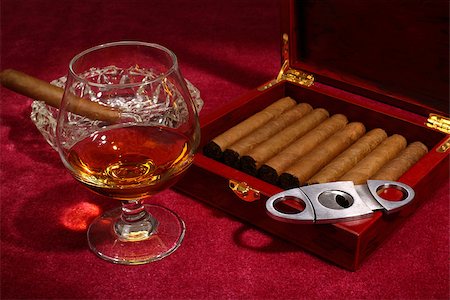 simsearch:400-05292494,k - cigars in the box and glass with whisky, close up shallow dof Stock Photo - Budget Royalty-Free & Subscription, Code: 400-07617204