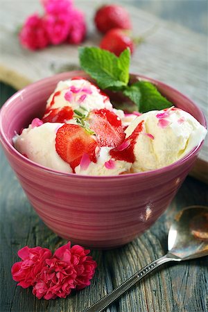 strawberry cup - Ice cream with strawberries on old wooden table. Stock Photo - Budget Royalty-Free & Subscription, Code: 400-07617439