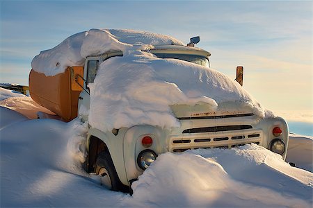 A truck filled with snow after snow storm in the mountains. Stock Photo - Budget Royalty-Free & Subscription, Code: 400-07618856