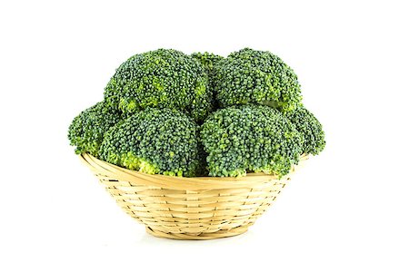 simsearch:400-07822704,k - Fresh broccoli in Straw basket on white background. Photographie de stock - Aubaine LD & Abonnement, Code: 400-07613188