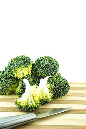 simsearch:400-07822704,k - Fresh broccoli on wood with knife. Photographie de stock - Aubaine LD & Abonnement, Code: 400-07613339